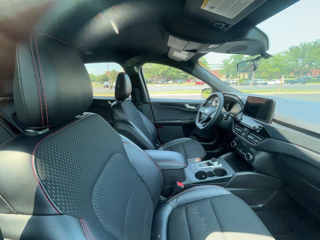 2025 Ford ESCAPE ST LINE